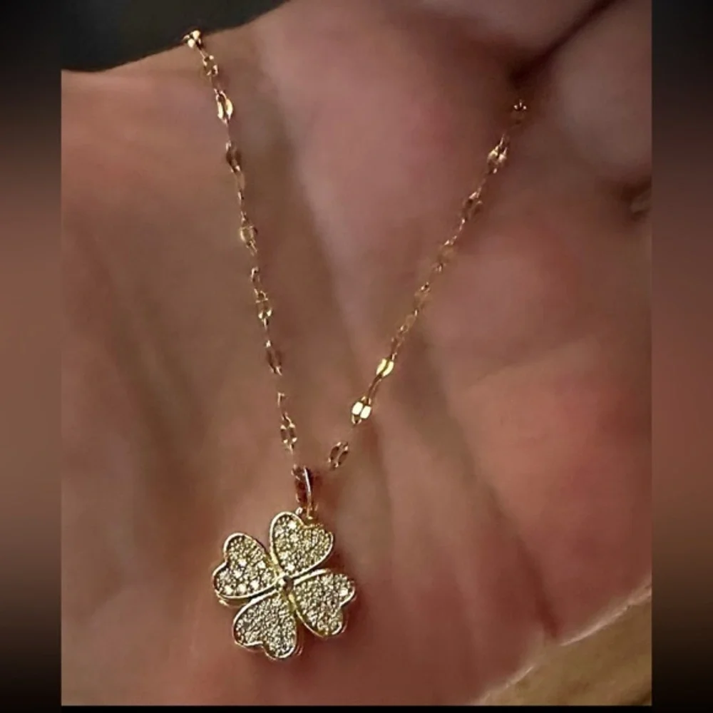 Clover necklace 18k gold shipped fast brand new with tags
